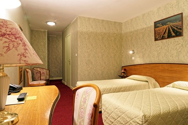 Logis Des Trois Maures Hotel Couches Exterior photo